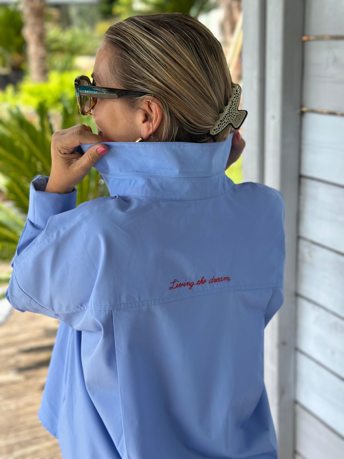 Stylische Bluse "living the dream" in Hellblau