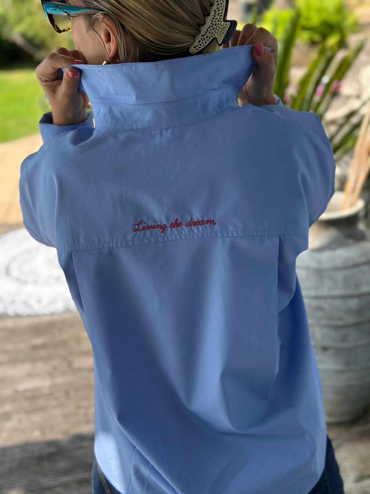 Stylische Bluse "living the dream" in Hellblau