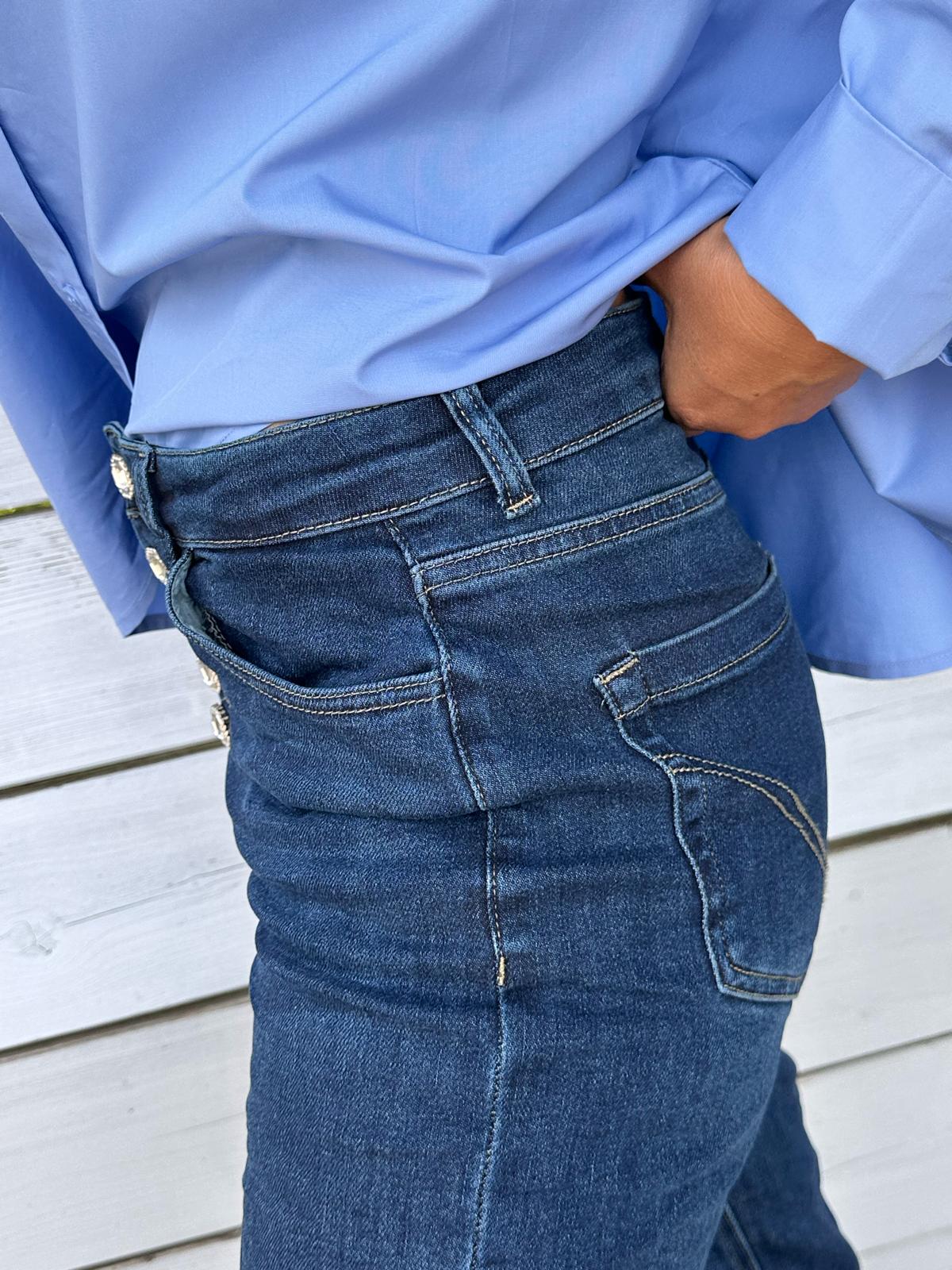Classy Blue Jeans mit Knopfleiste