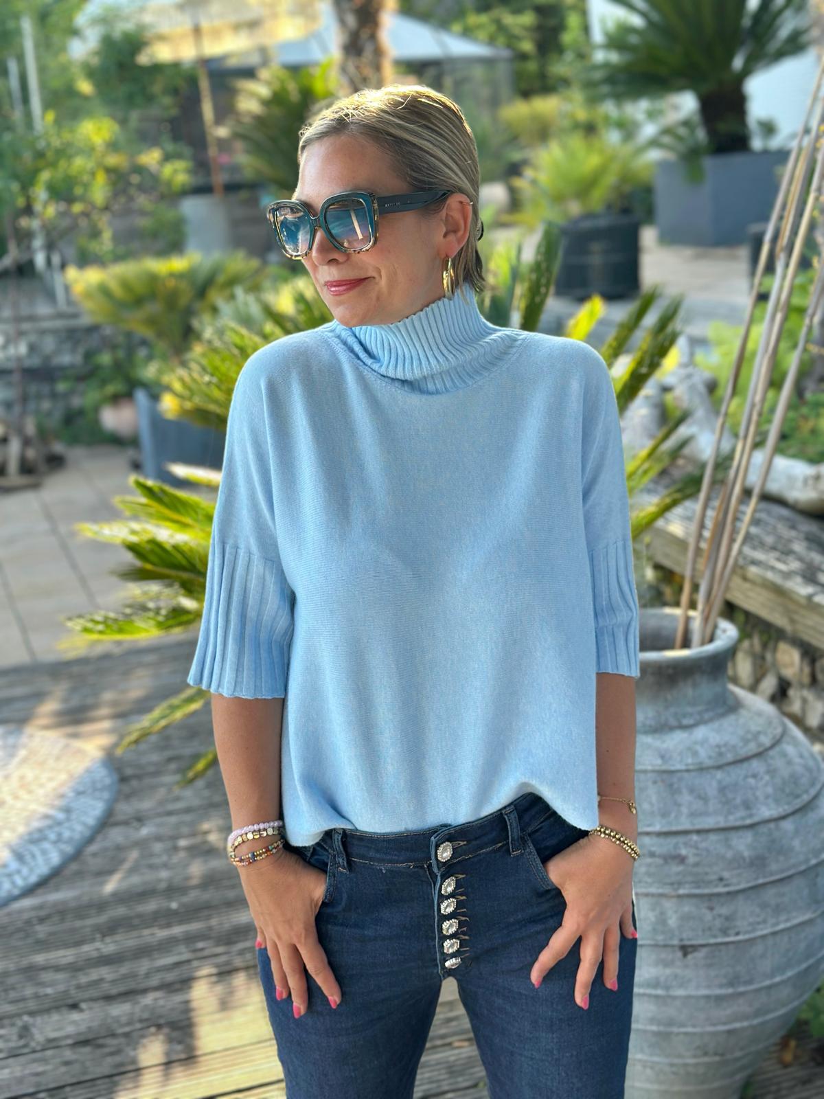 Süßer Rollkragen Pulli mit 3/4 Arm in Himmelblau (kurz)