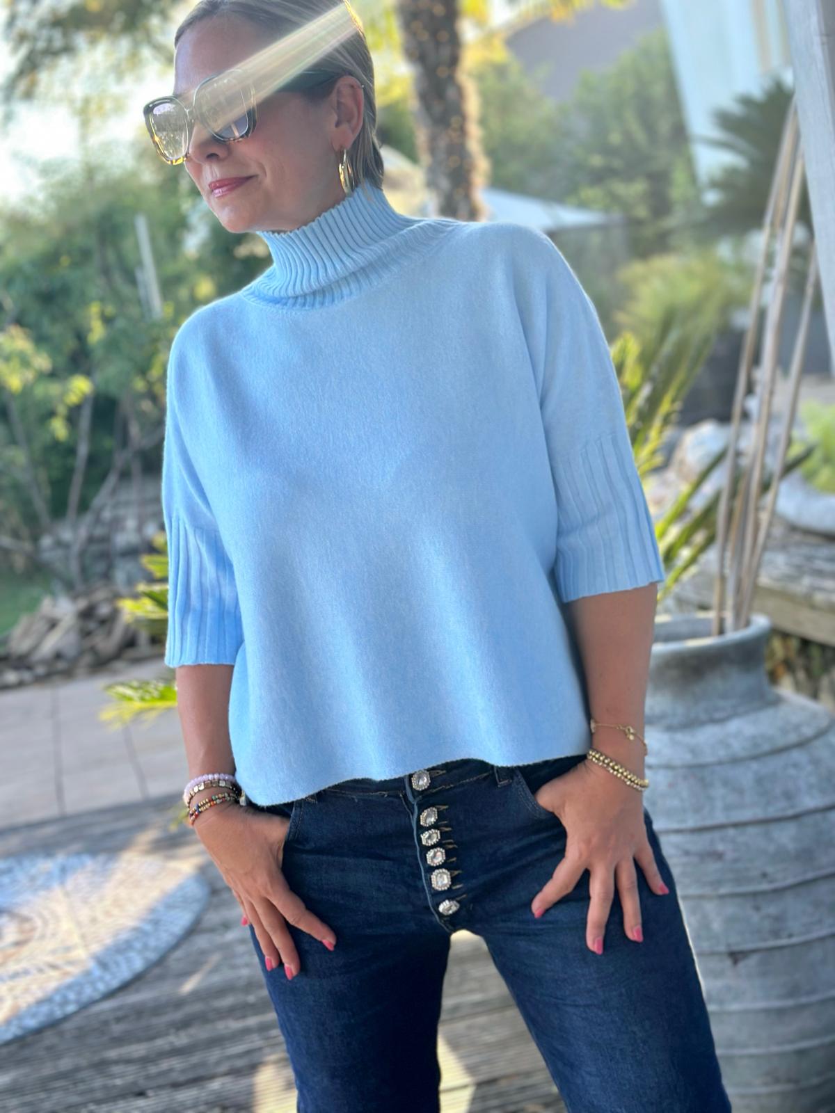 Süßer Rollkragen Pulli mit 3/4 Arm in Himmelblau (kurz)