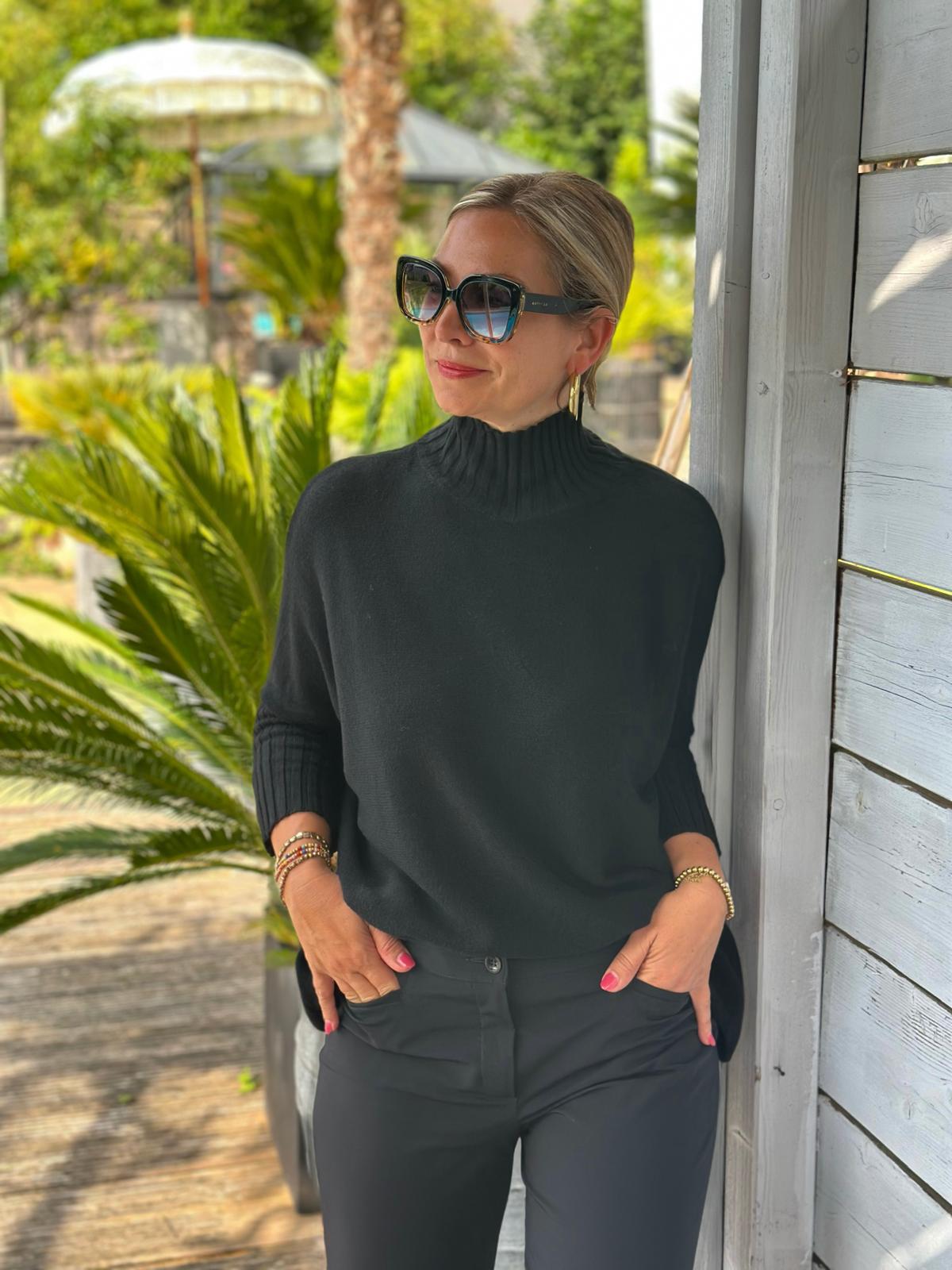 Süßer Rollkragen Pulli mit 3/4 Arm in Schwarz (lang)