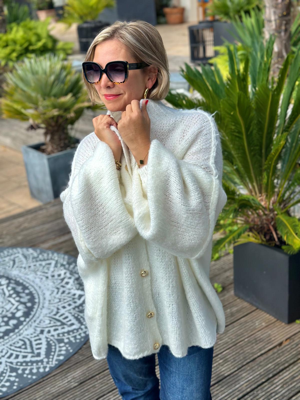 Süße Onesize Strickjacke in Creméweiss