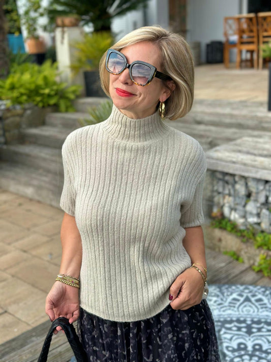 Süßer Turtle-Neck Pulli mit kurzem Arm in Cremé