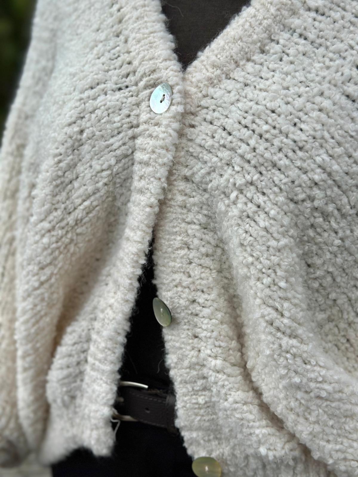 Weit geschnittene Onesize Kuschel-Jacke in Cremé
