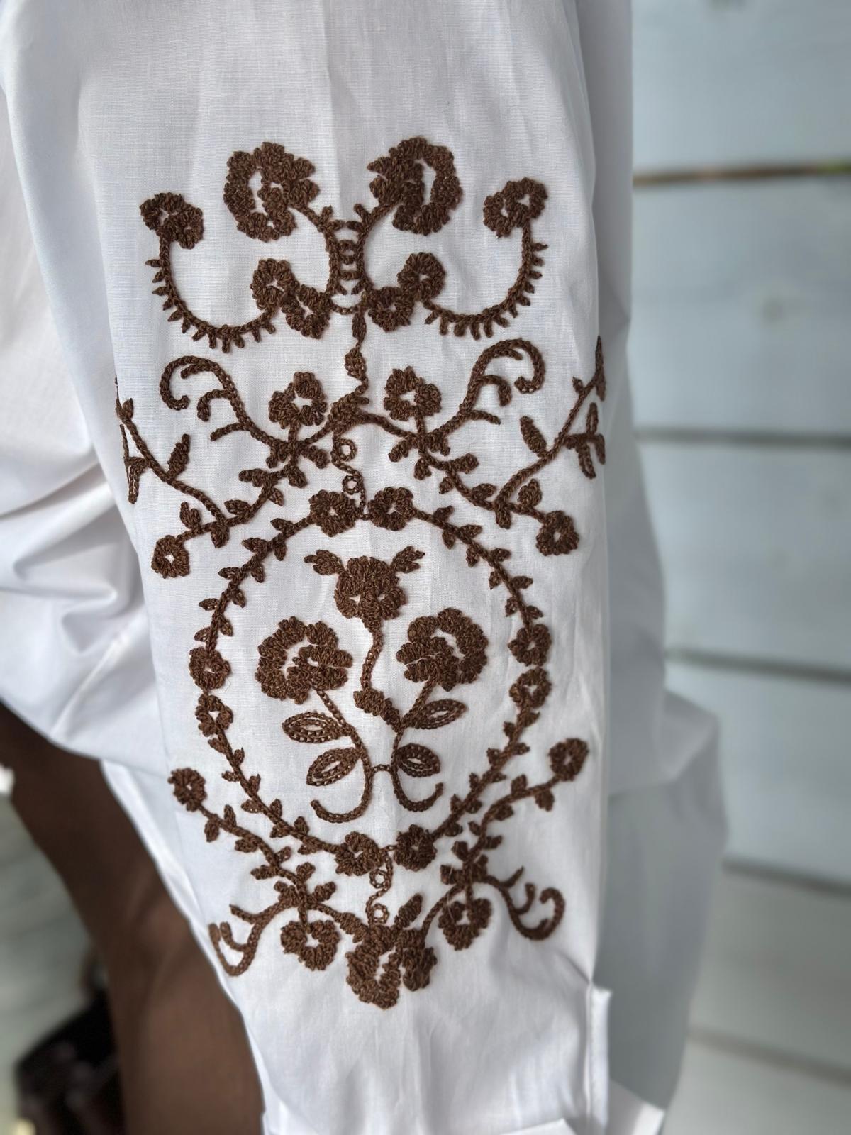 Stylische Classy Bluse mit Stickerei in White/Chocolate