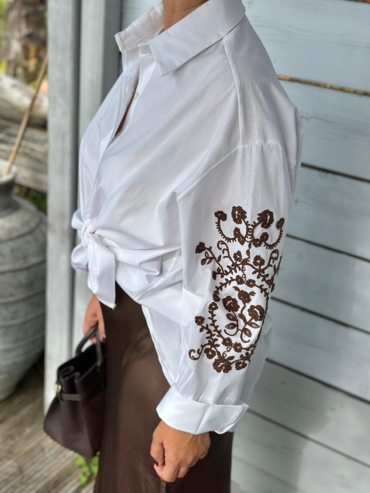 Stylische Classy Bluse mit Stickerei in White/Chocolate