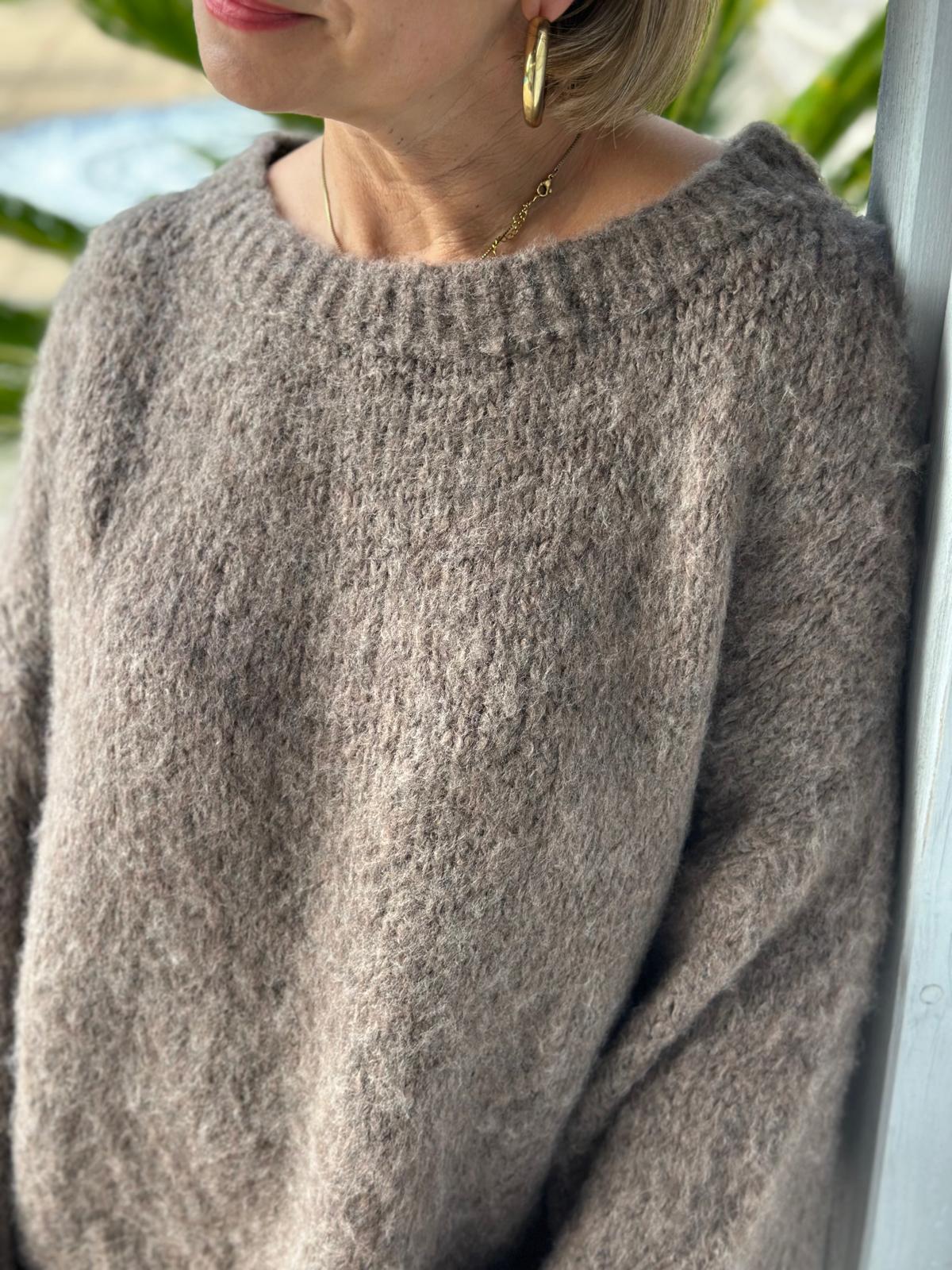 Weit geschnittener Onesize Pulli "SUPERFLAUSCH" in Taupé