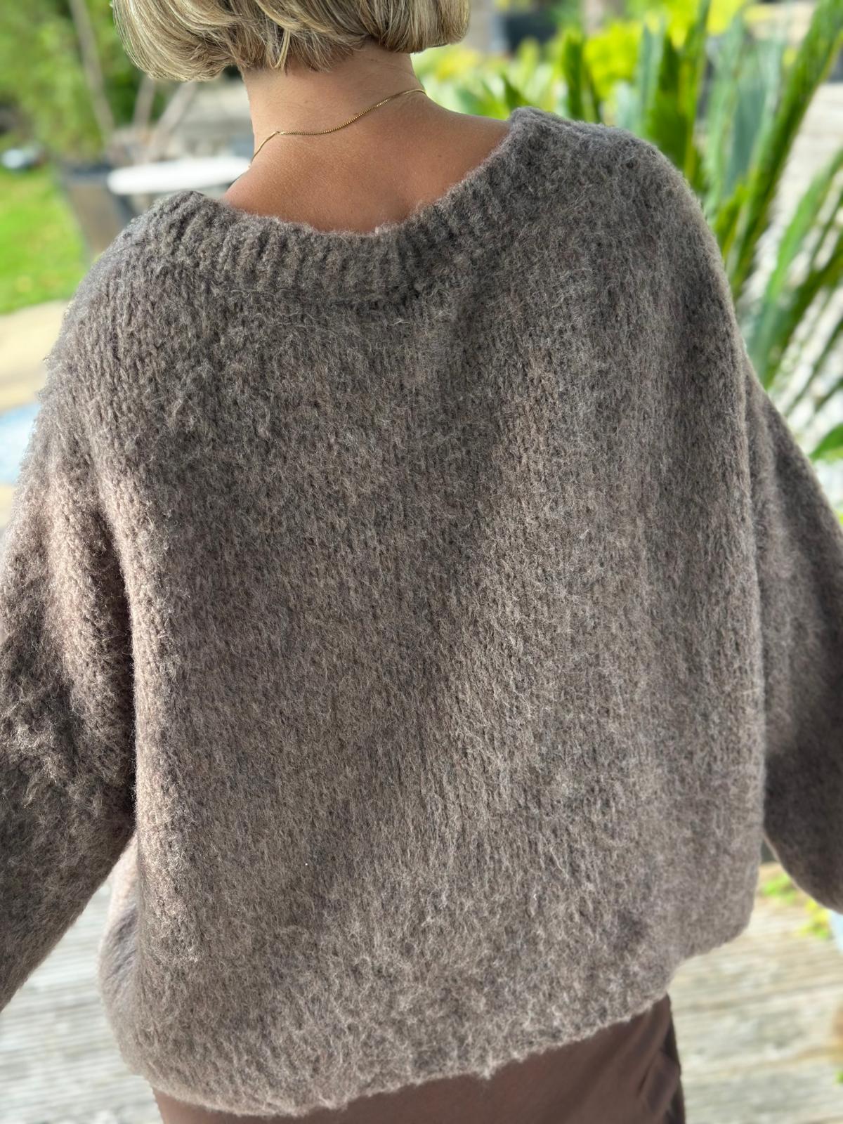 Weit geschnittener Onesize Pulli "SUPERFLAUSCH" in Taupé