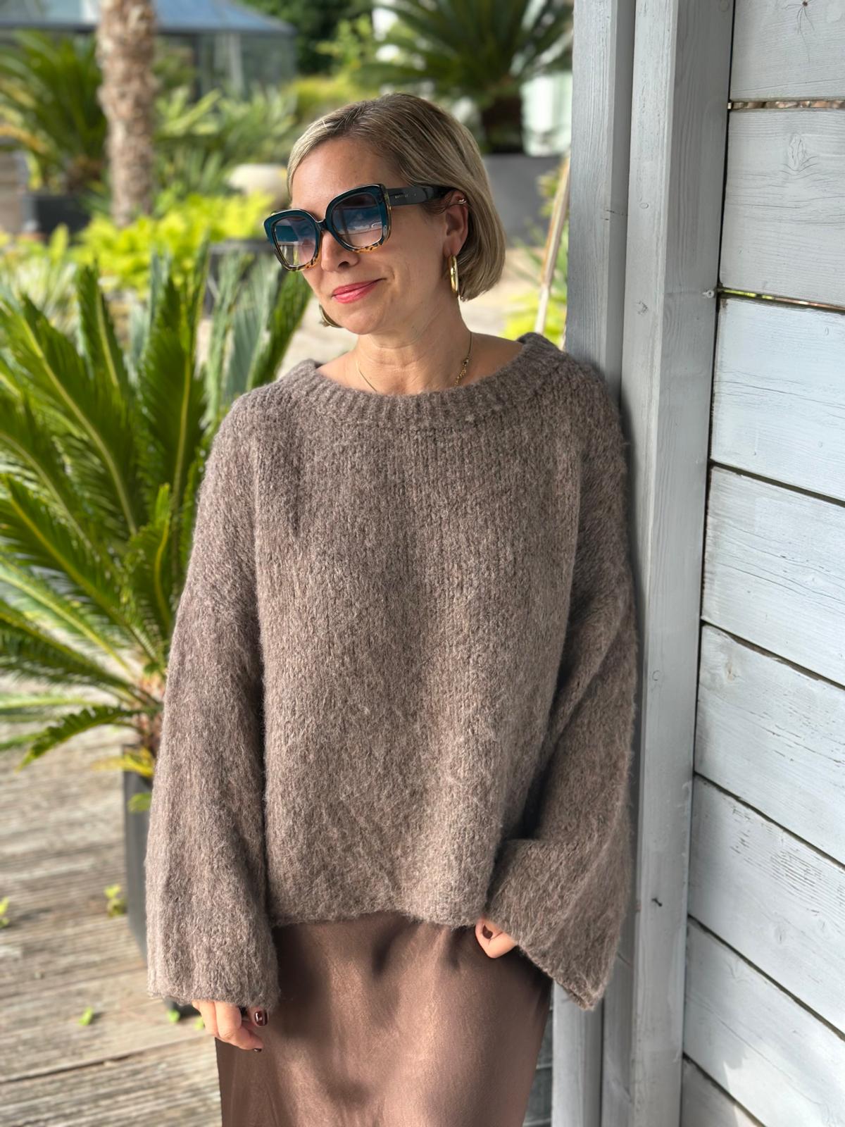 Weit geschnittener Onesize Pulli "SUPERFLAUSCH" in Taupé