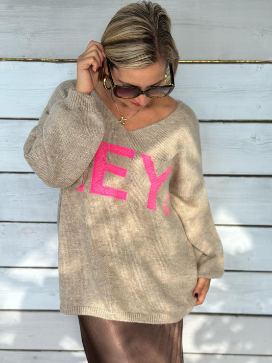 Weiter Kuschelpullover "HEY" in Cremé/Pink