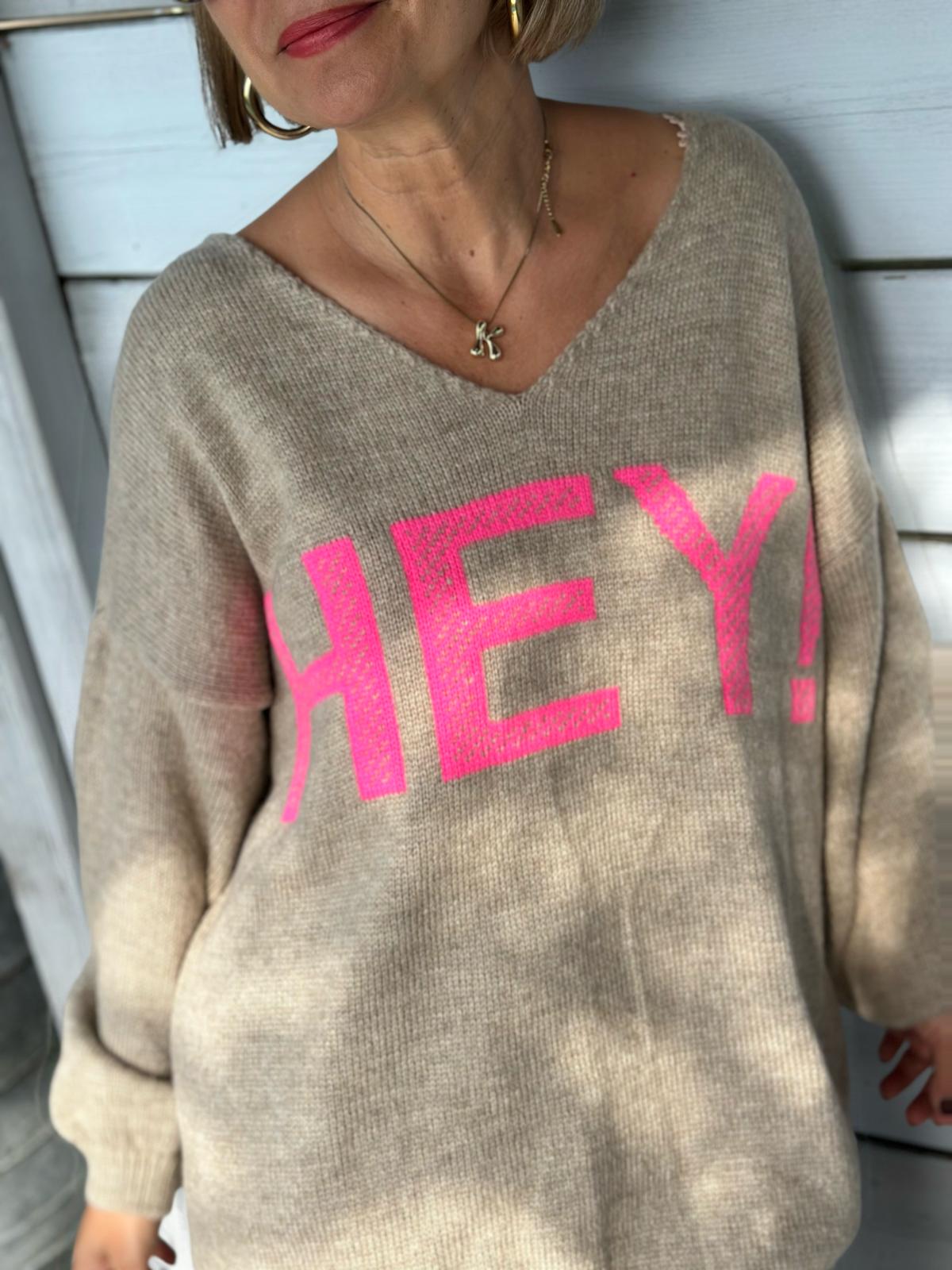 Weiter Kuschelpullover "HEY" in Cremé/Pink