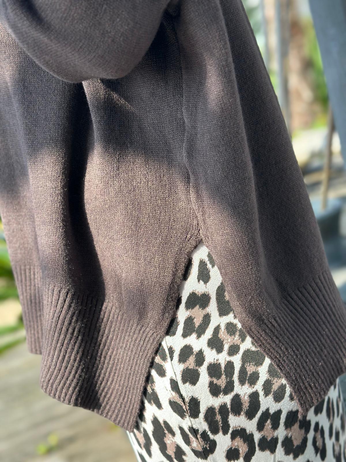 Stylischer Onesize Pulli mit Schlitz an der Seite in Chocolate