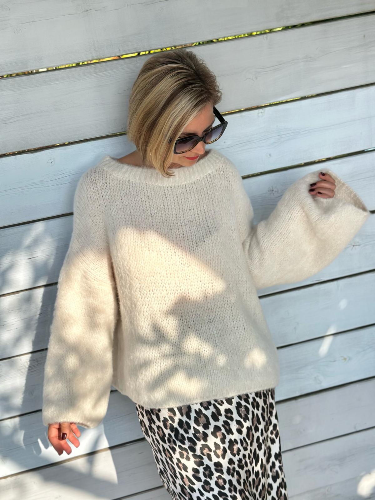 Weit geschnittener Onesize Pulli "SUPERFLAUSCH" in Wollweiss