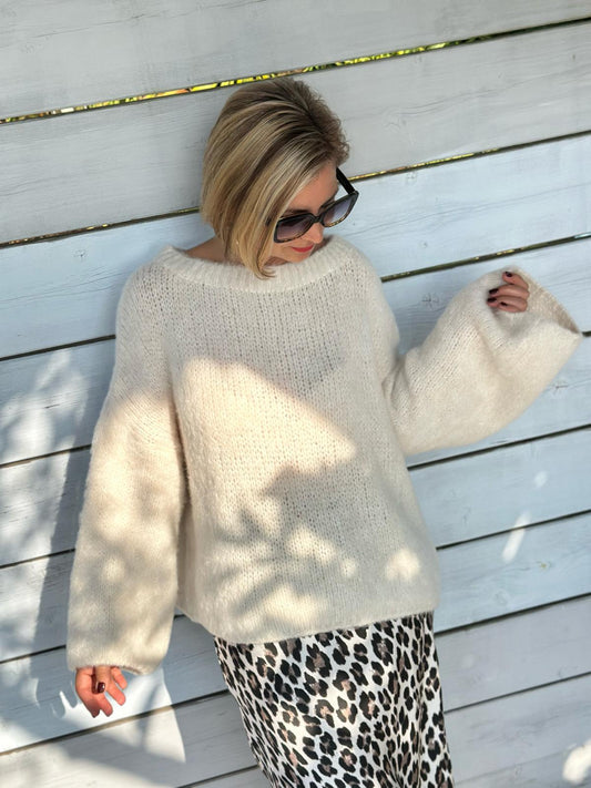 Weit geschnittener Onesize Pulli "SUPERFLAUSCH" in Wollweiss