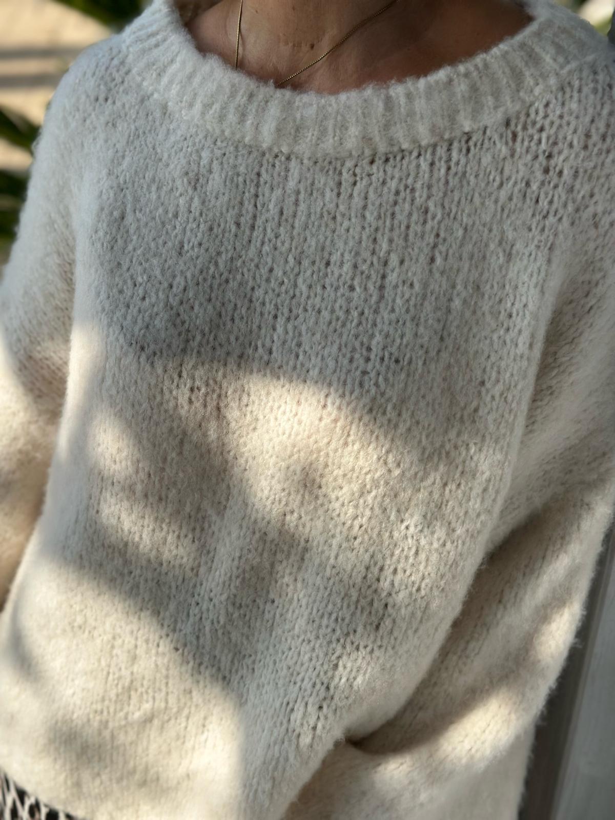 Weit geschnittener Onesize Pulli "SUPERFLAUSCH" in Wollweiss