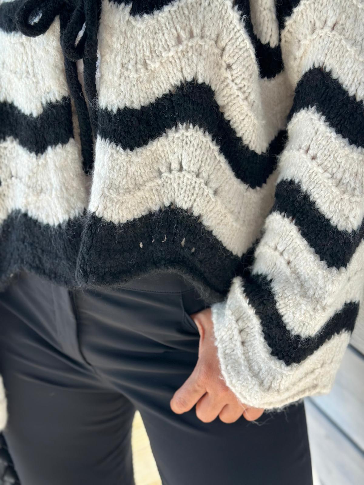Süße Onesize Strickjacke zum binden in Schwarz/Weiss