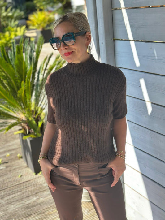 Süßer Turtle-Neck Pulli mit kurzem Arm in Chocolate