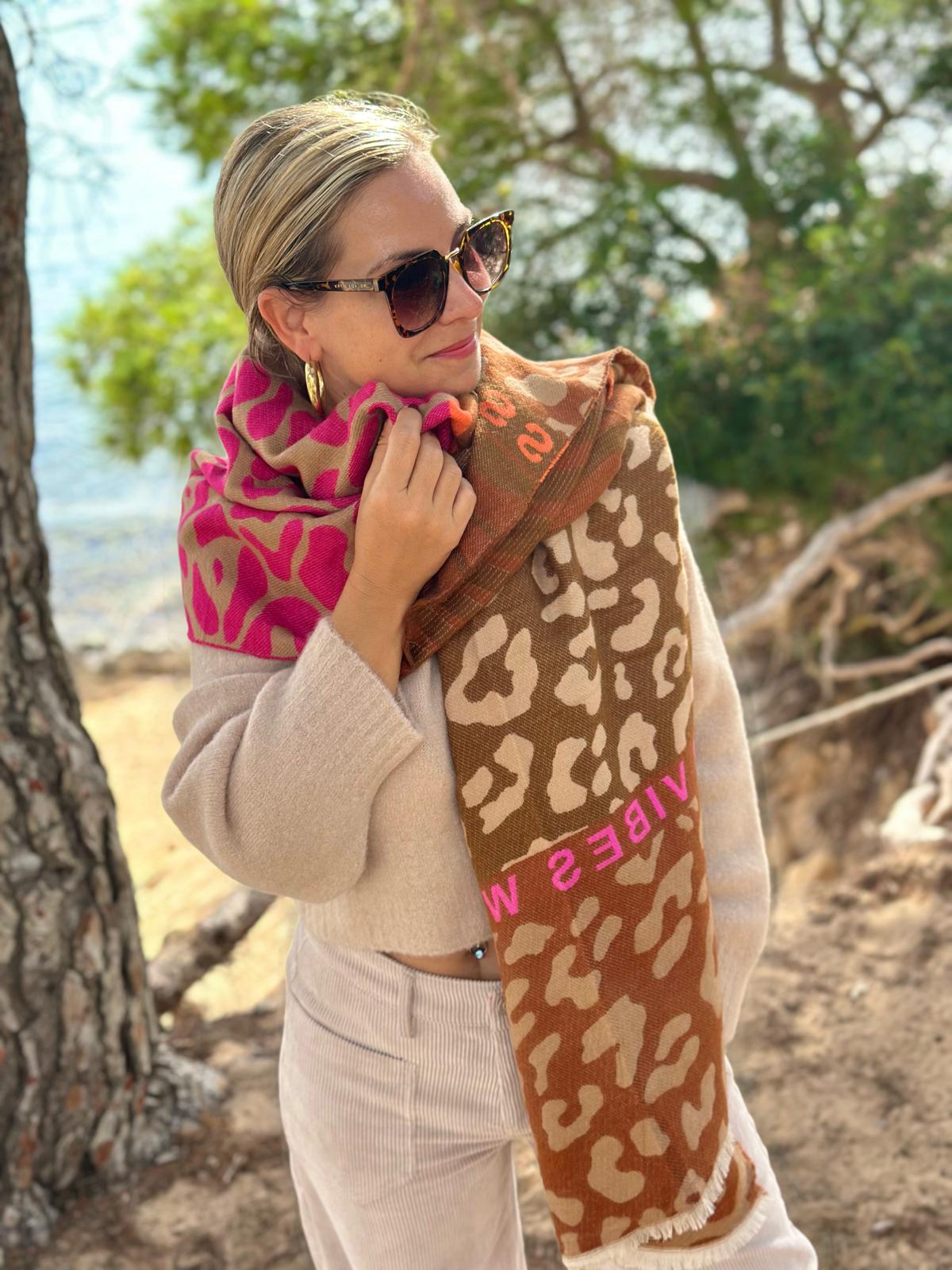 Großer LEO Herbstschal "WILD VIBES" in Braun