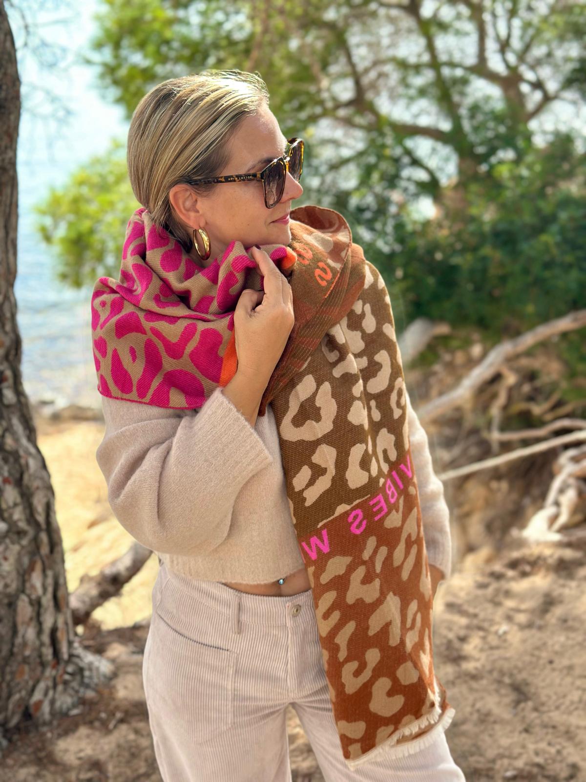 Großer LEO Herbstschal "WILD VIBES" in Braun