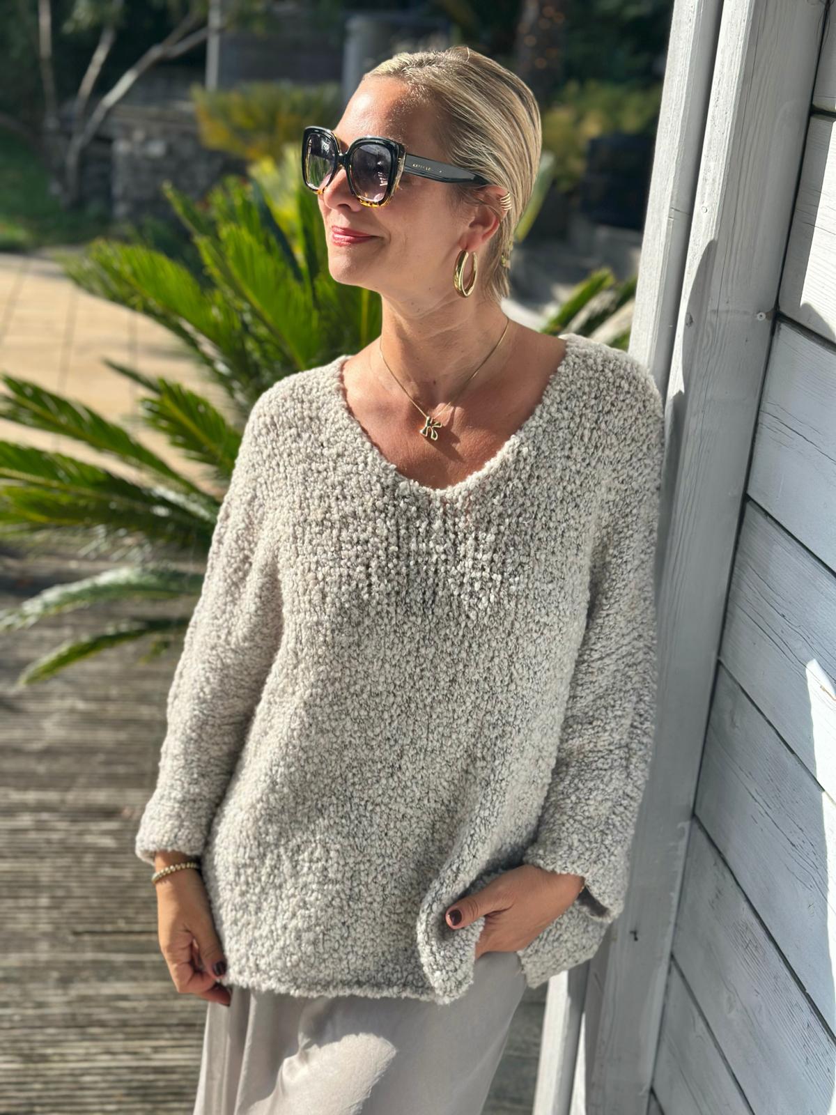 Süßer Onesize Grobstrick Pullover in Hellgrau