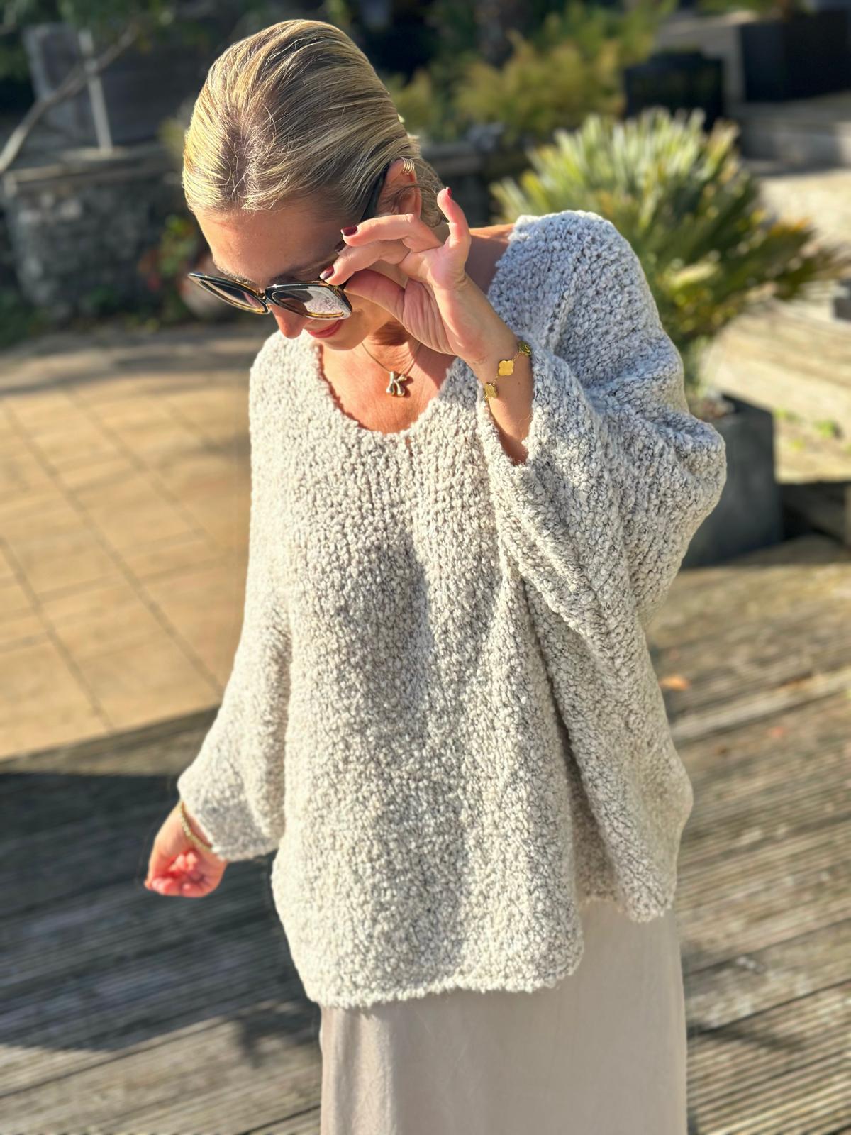 Süßer Onesize Grobstrick Pullover in Hellgrau