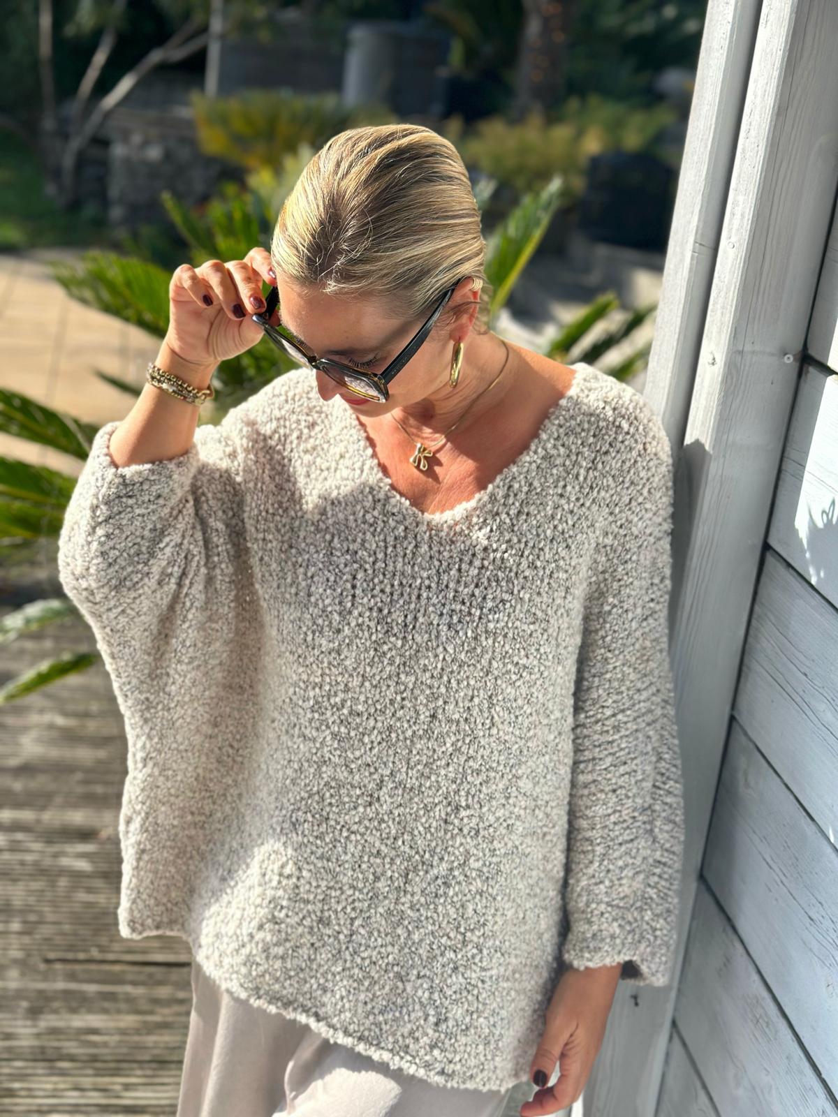 Süßer Onesize Grobstrick Pullover in Hellgrau