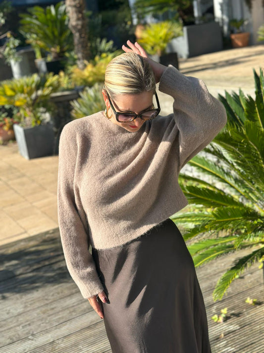 Cropped geschnittener Kuschelpullover "ELLA" in Camel