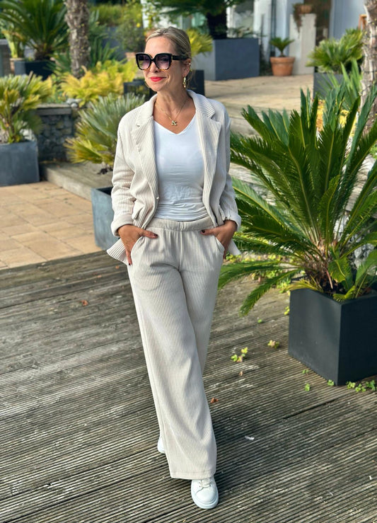 Süße Cord-Jogger mit weitem Bein in Cremé