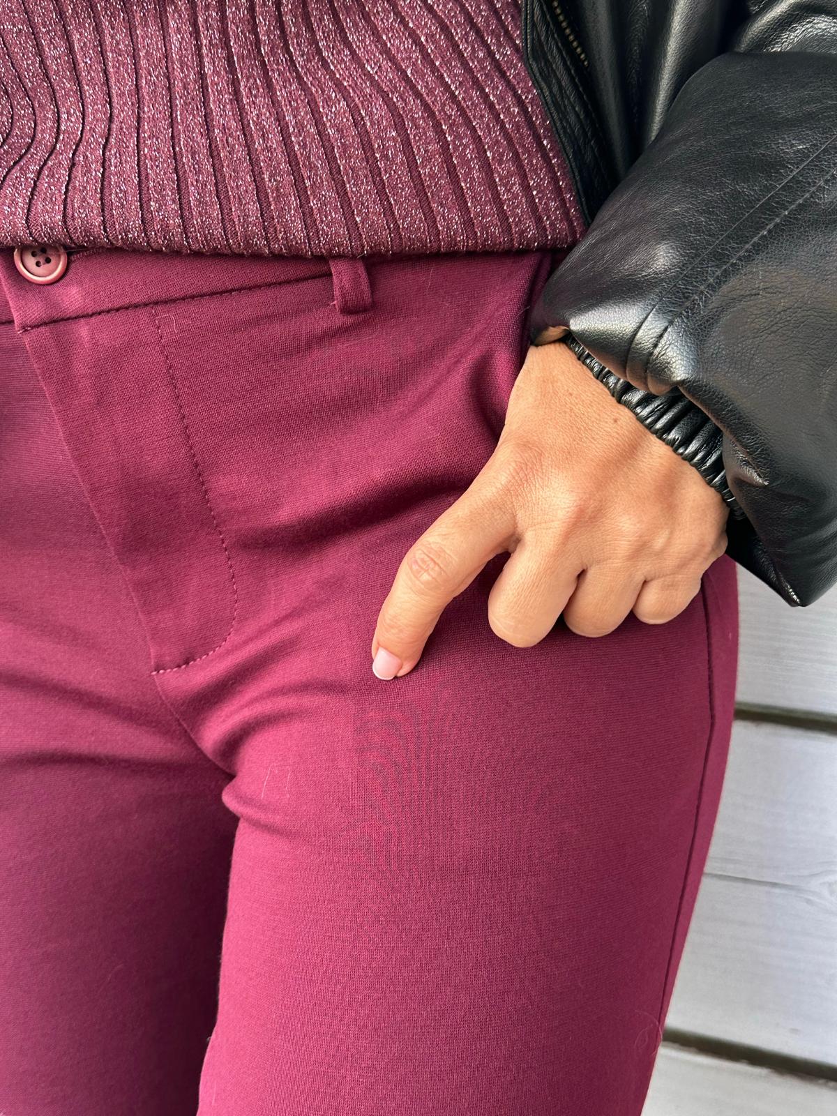 Stylische Lieblingshose in Bordeaux