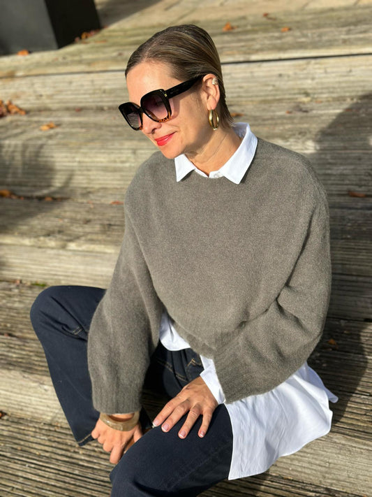 Cropped geschnittener Kuschelpullover "ELLA" in Oliv