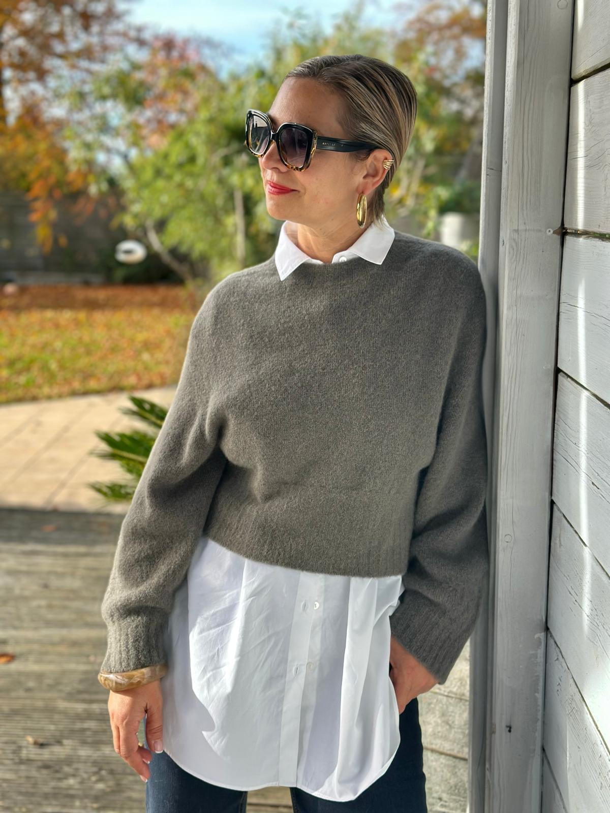 Cropped geschnittener Kuschelpullover "ELLA" in Oliv