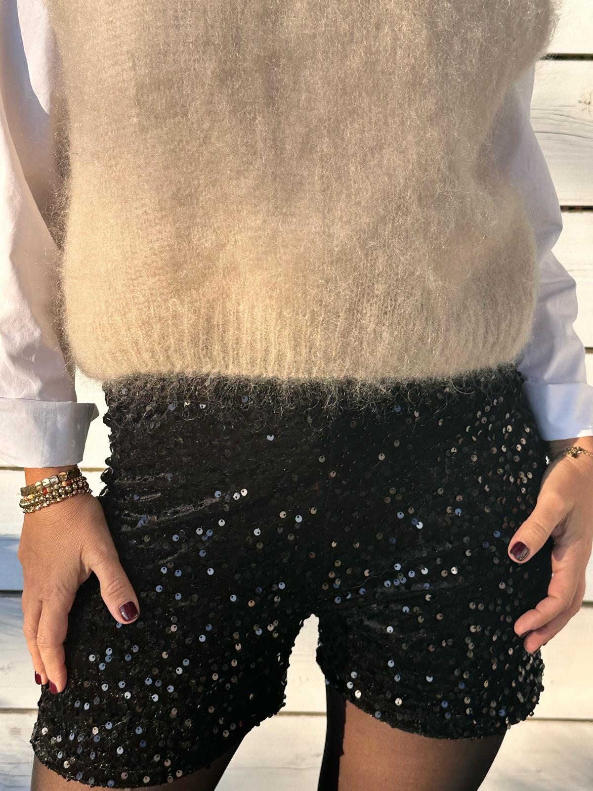 Zuckersüße Pailletten Shorts in FLASHY BLACK
