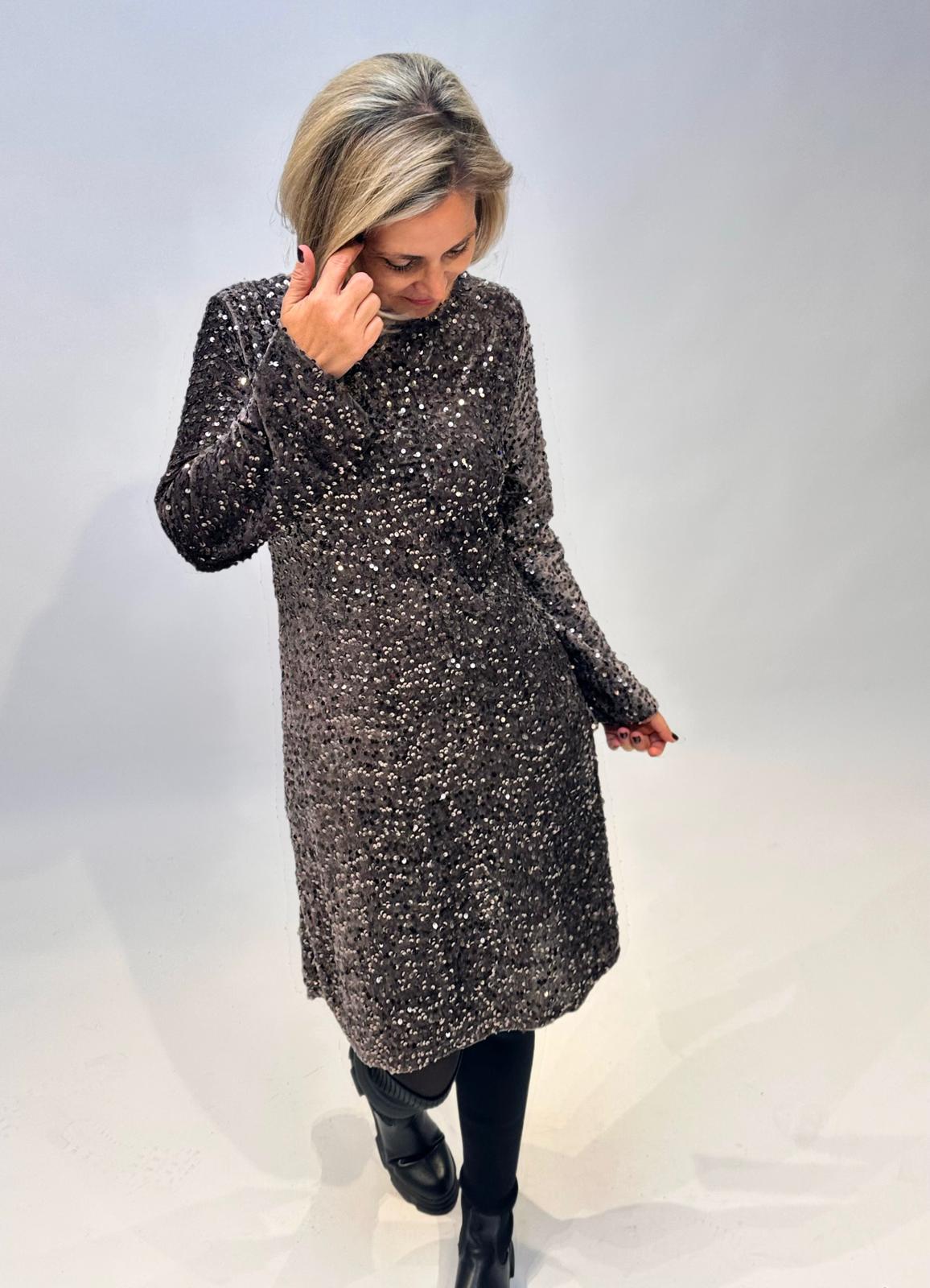 Zuckersüßes Paillettenkleid in Taupé