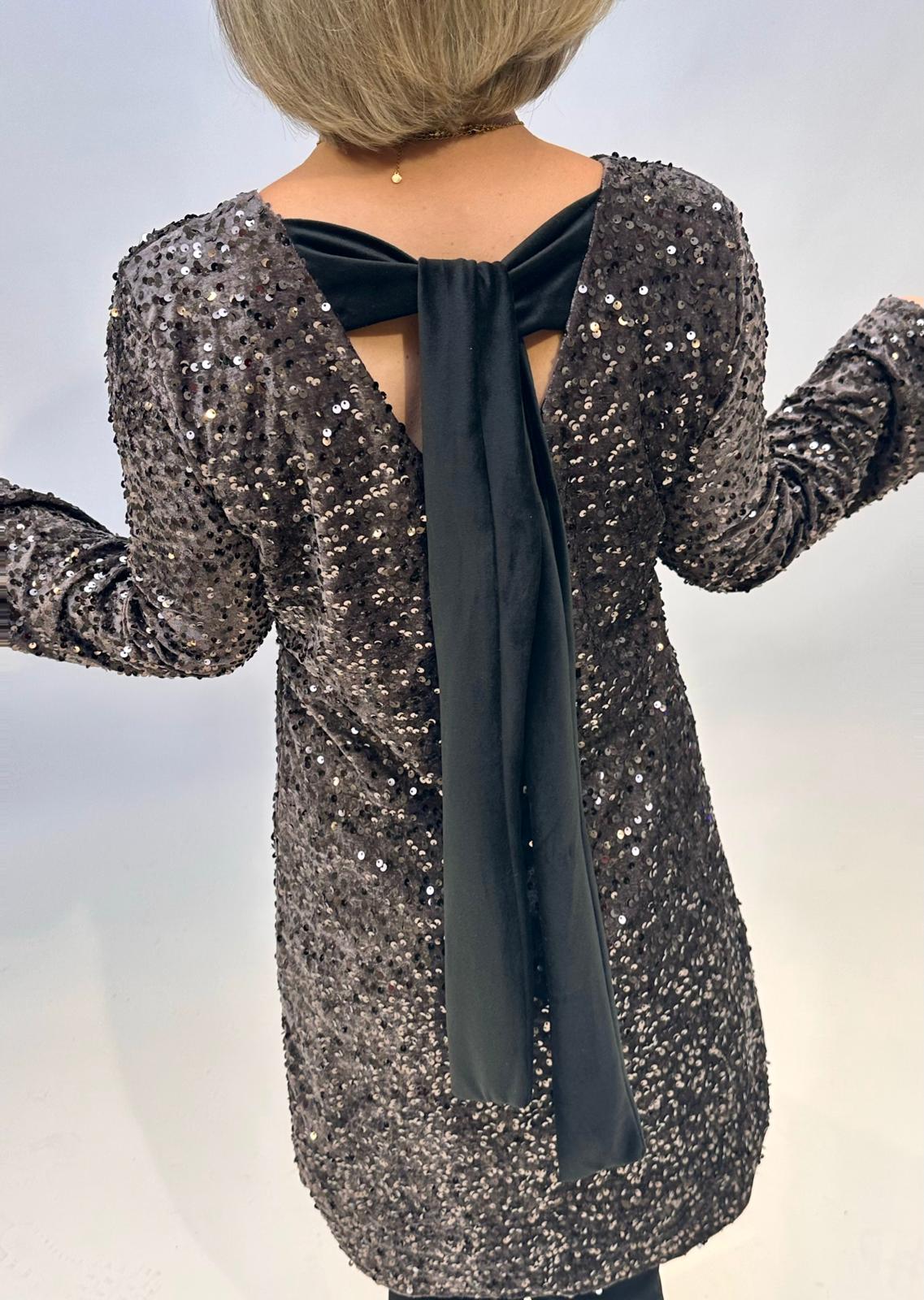 Zuckersüßes Paillettenkleid in Taupé