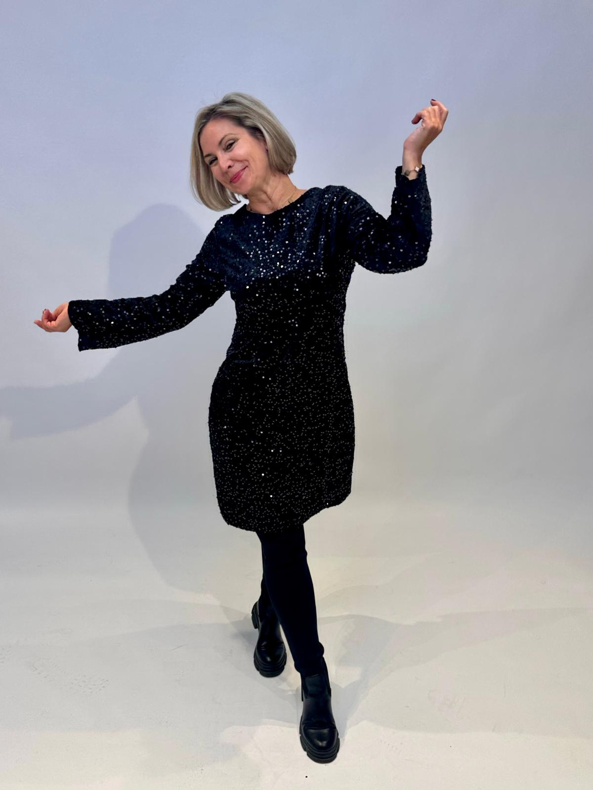 Zuckersüßes Paillettenkleid in GLOSSY BLACK