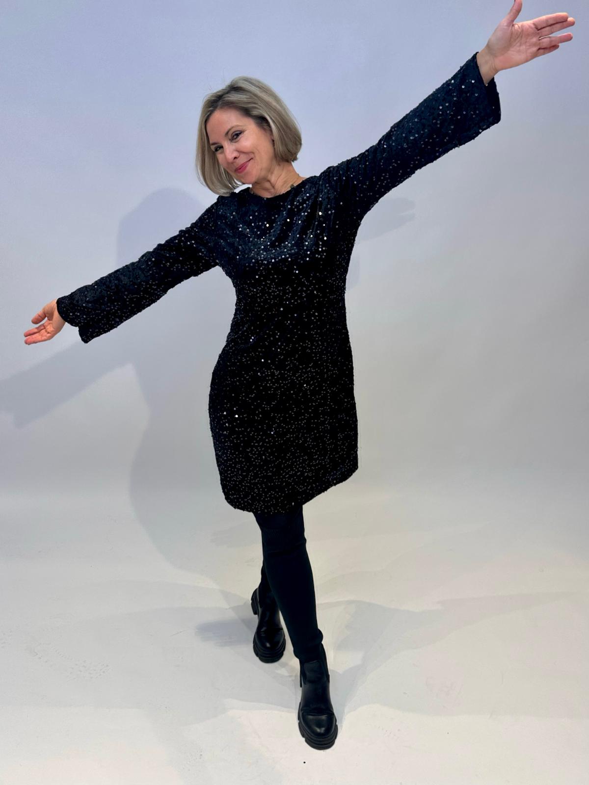 Zuckersüßes Paillettenkleid in GLOSSY BLACK