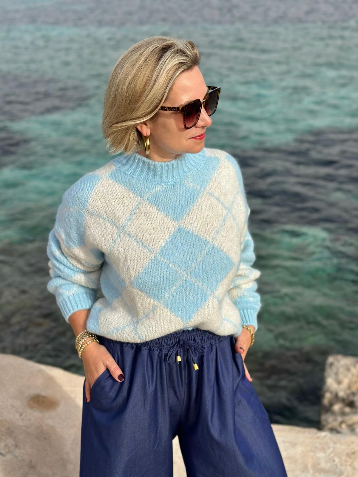 Zuckersüßer "GROBSTRICK" Rautenpulli in Hellblau