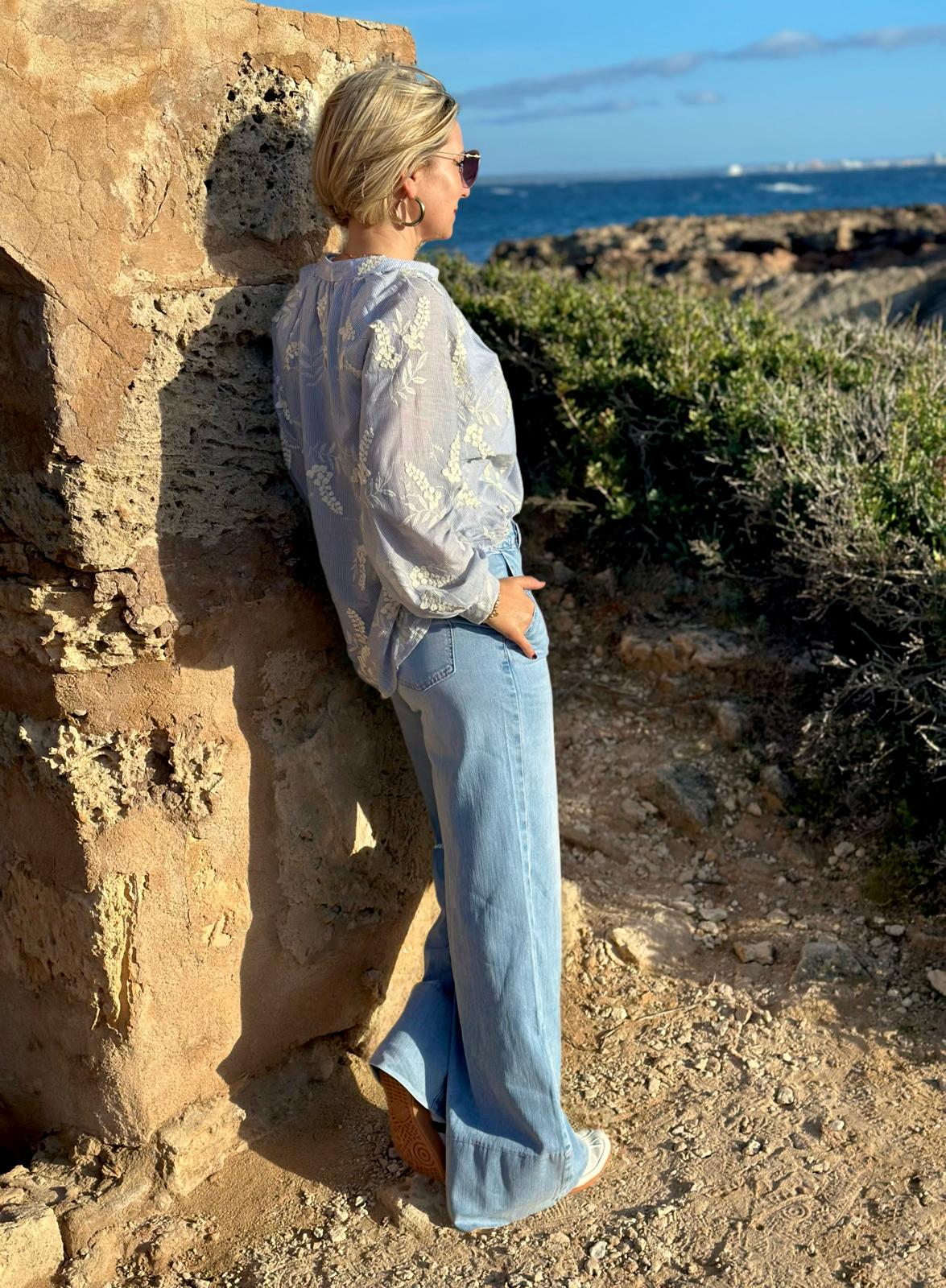 Zeitlose Wideleg Denim in Light Blue