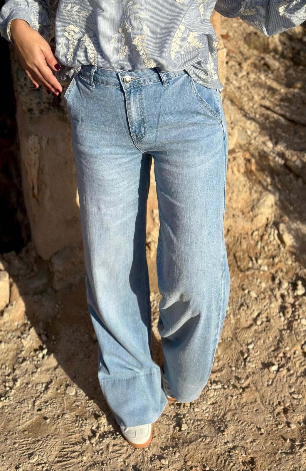 Zeitlose Wideleg Denim in Light Blue