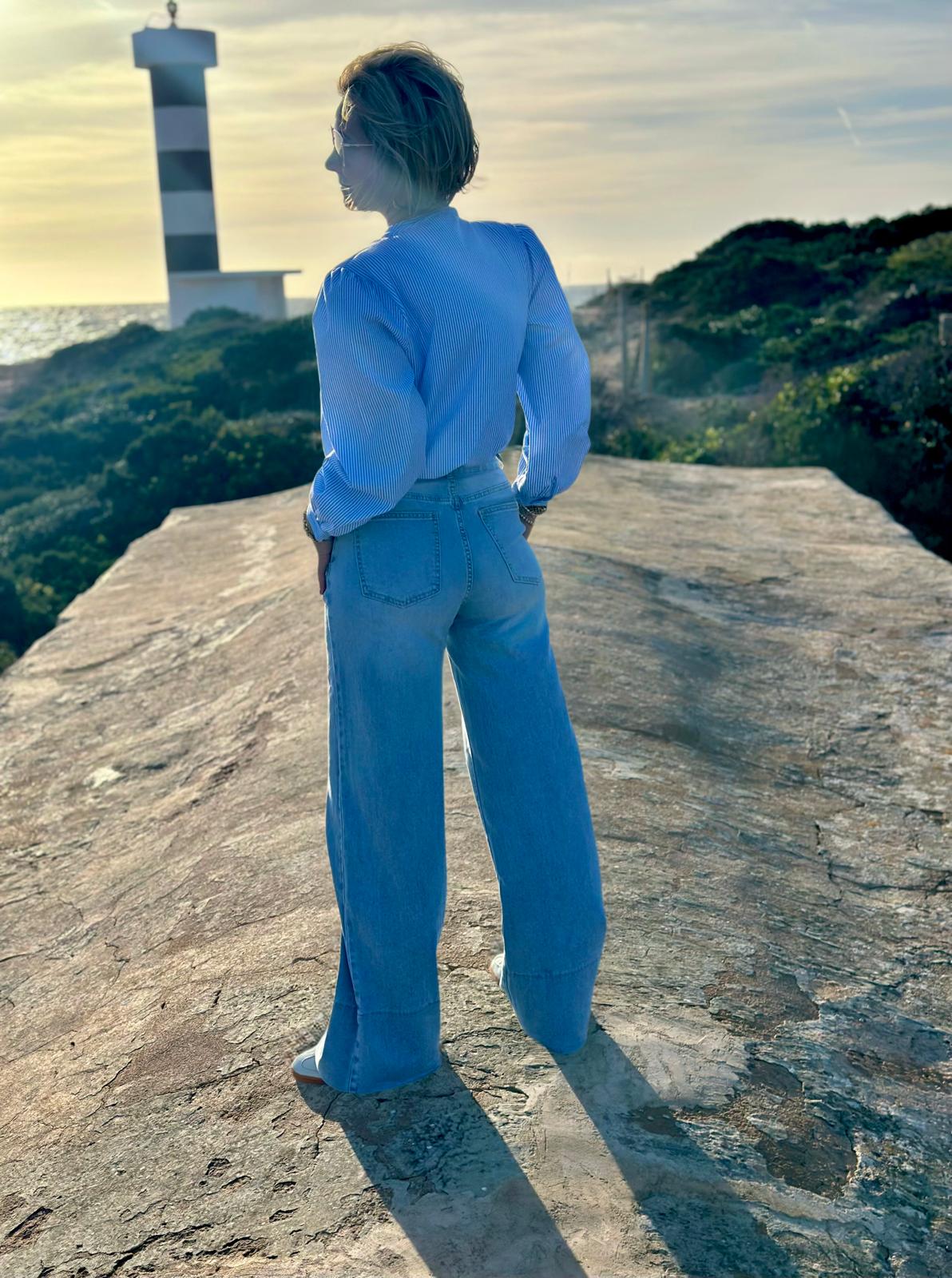 Zeitlose Wideleg Denim in Light Blue