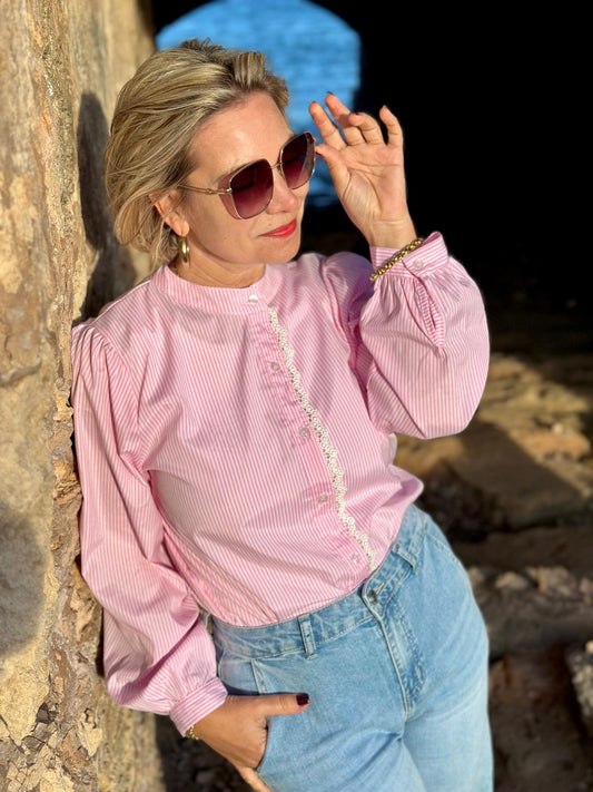 Gestreifte Baumwollbluse mit Spitzenleiste – Sweet Rosé