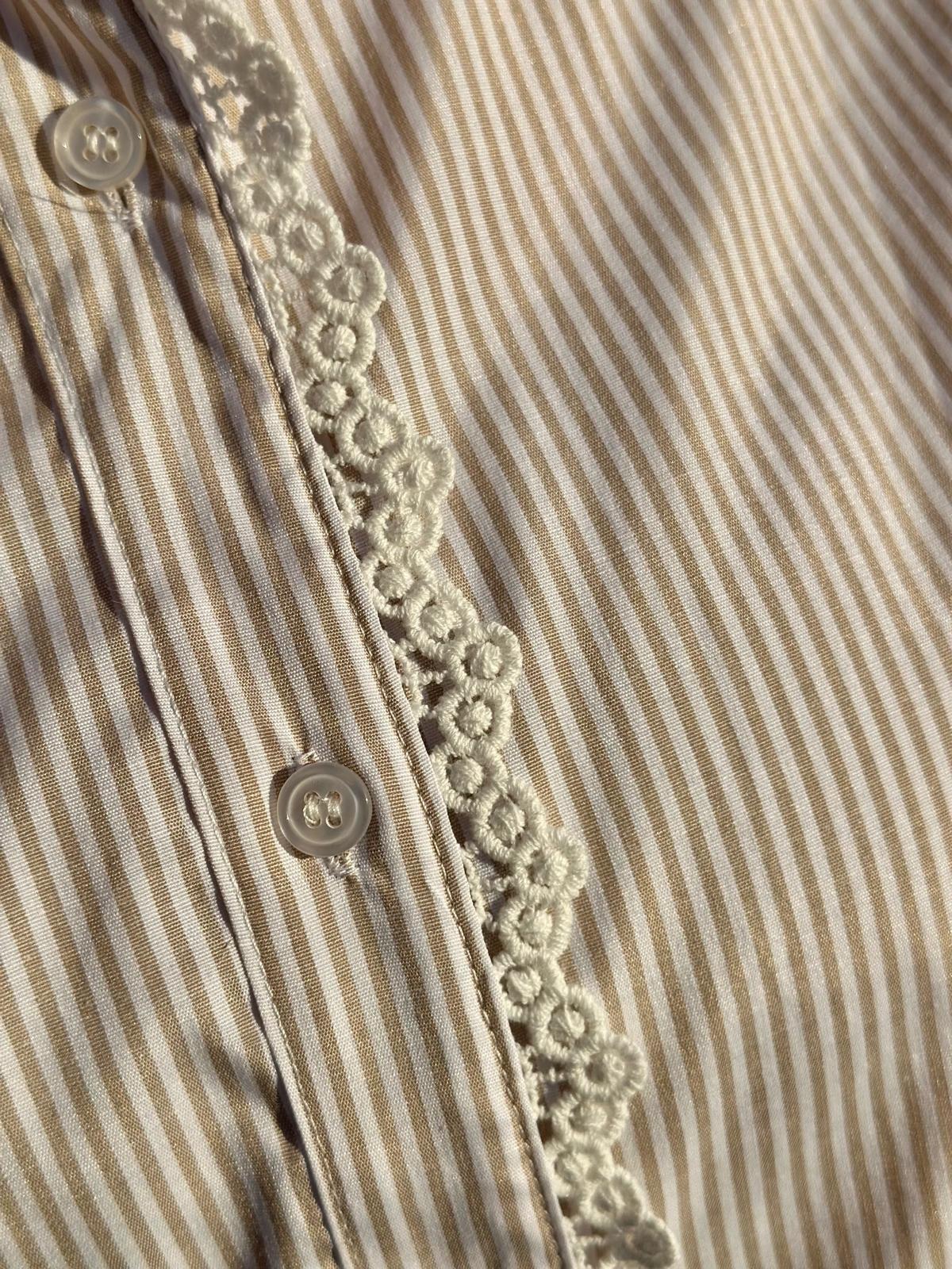 Gestreifte Baumwollbluse mit Spitzenleiste – Desert Cremé