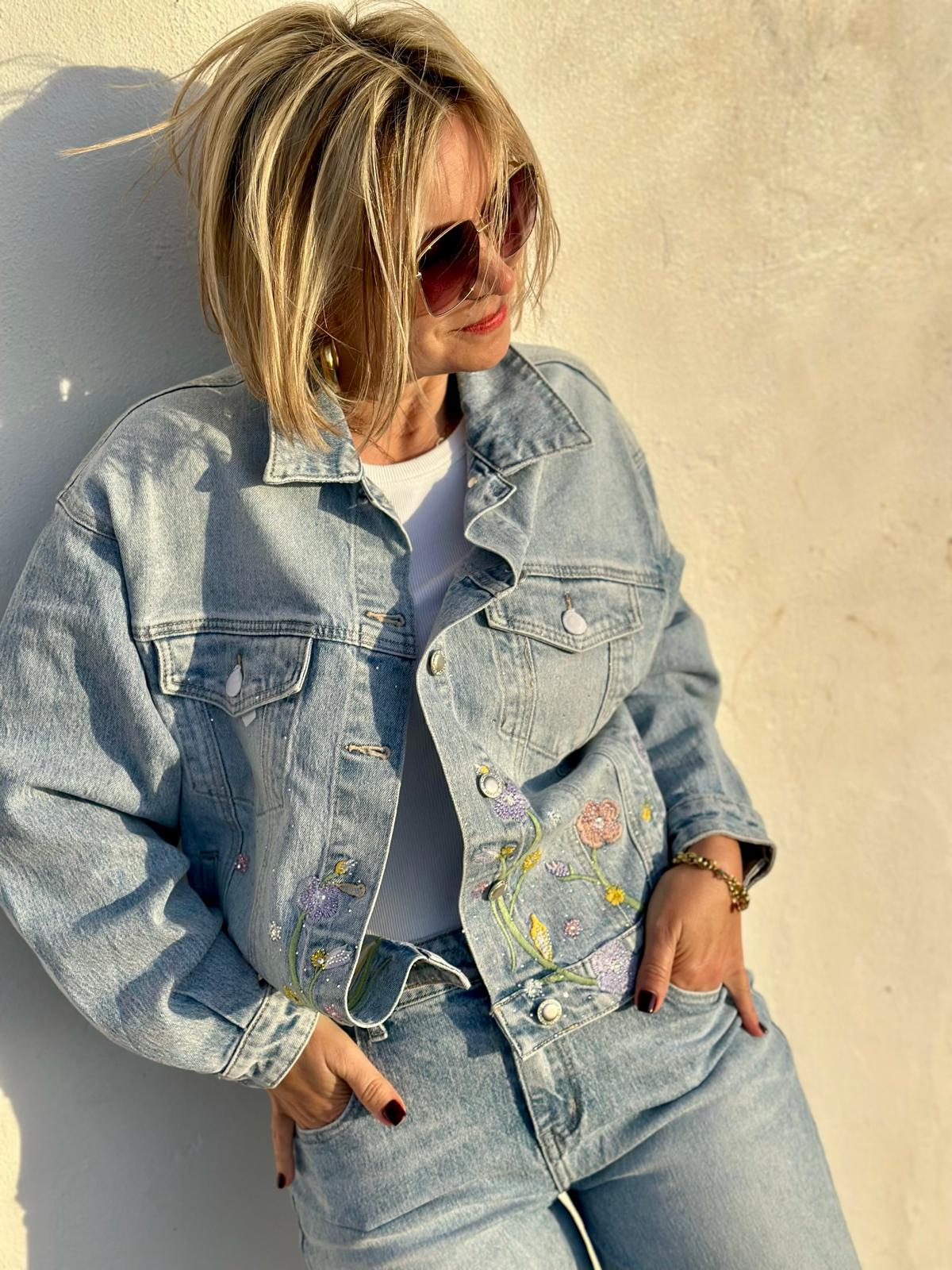 Boho Denim Jacke mit Blumenstickerei