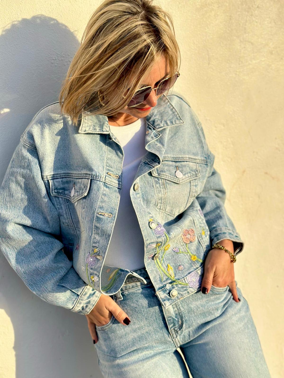 Boho Denim Jacke mit Blumenstickerei