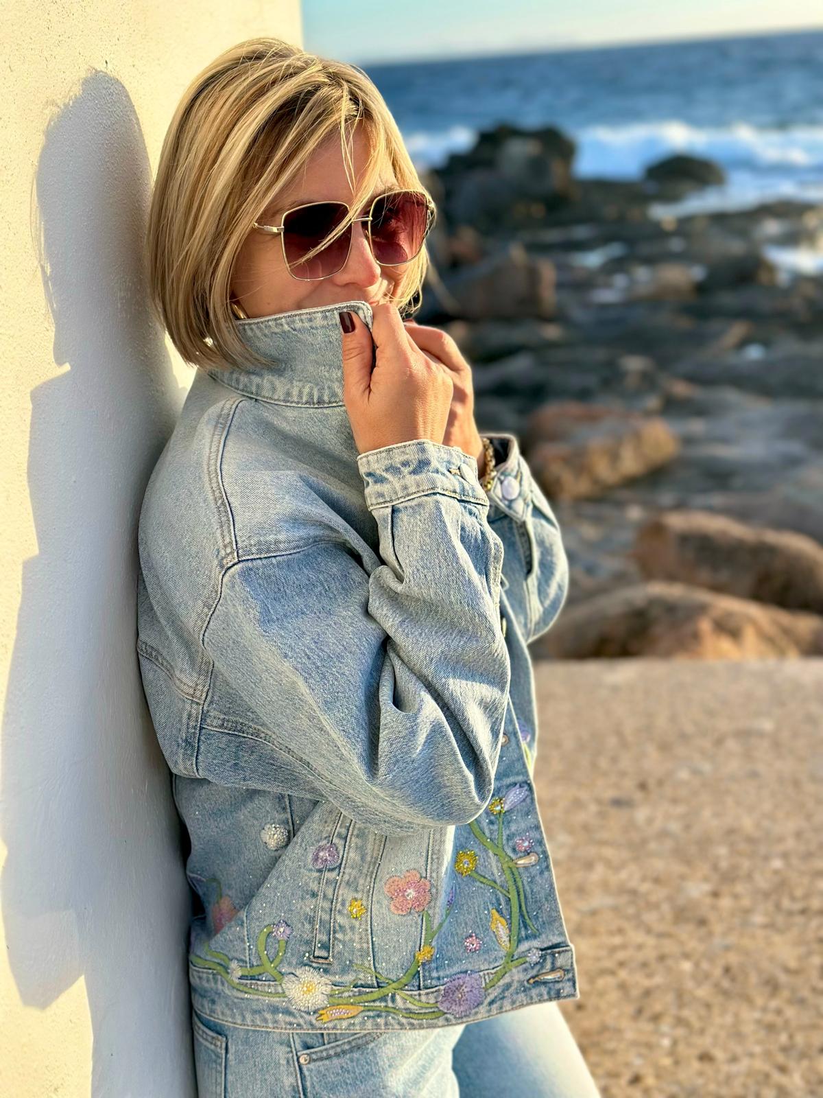 Boho Denim Jacke mit Blumenstickerei