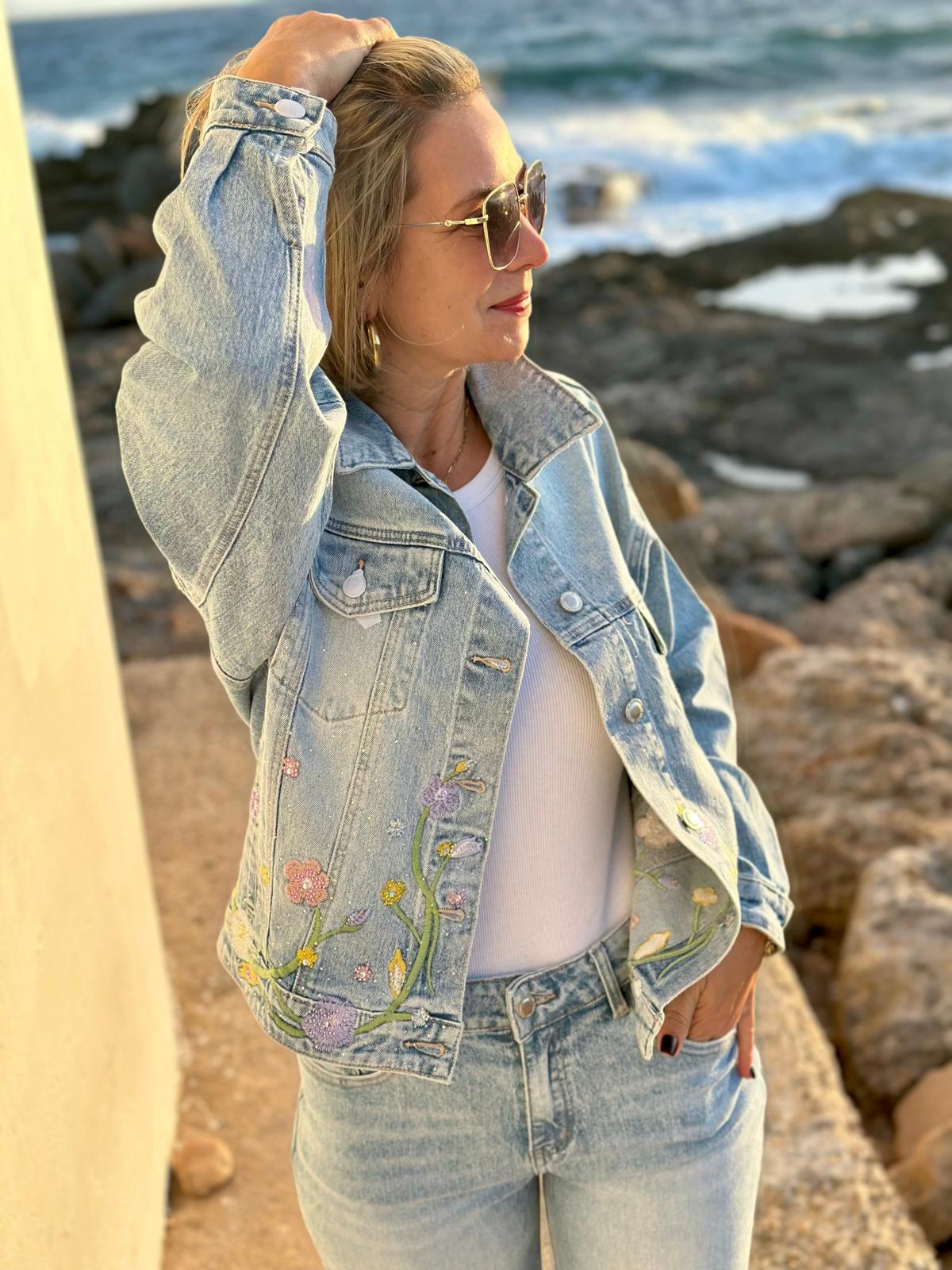 Boho Denim Jacke mit Blumenstickerei