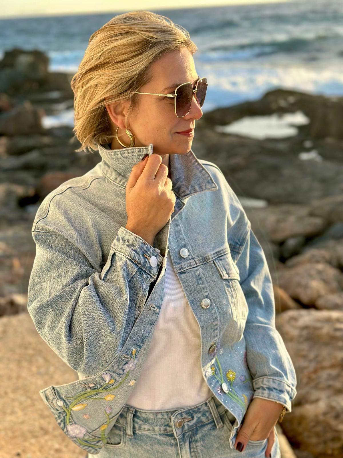 Boho Denim Jacke mit Blumenstickerei