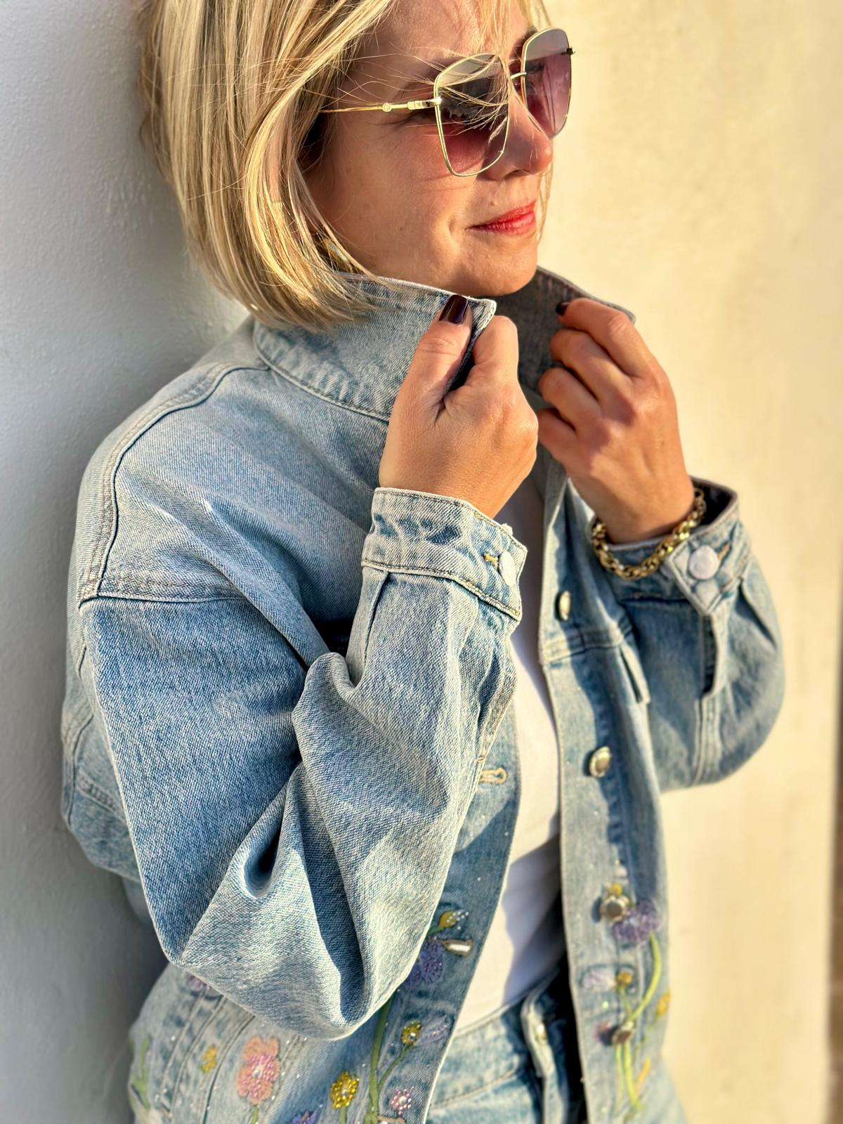 Boho Denim Jacke mit Blumenstickerei