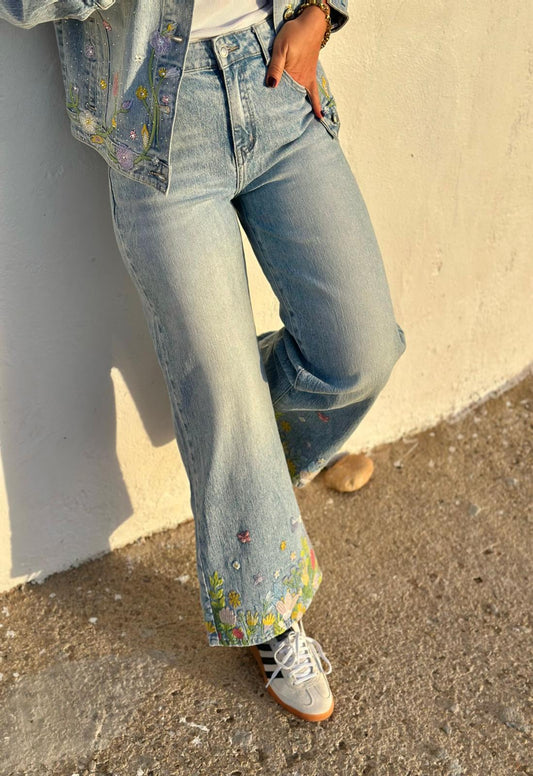 Flower Power Denim – Boho Jeans mit weitem Bein